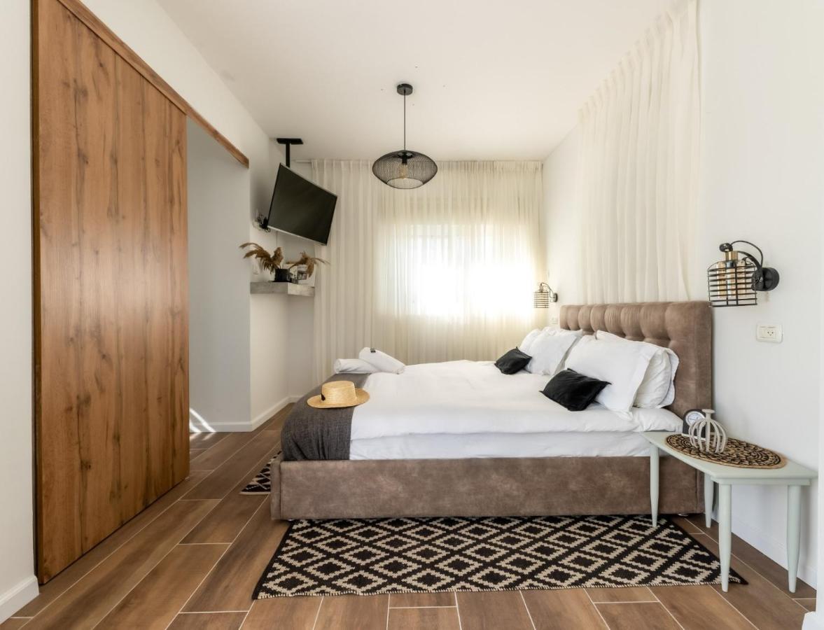 אוסנתה סוויטת בוטיק עם בריכה פרטית Villa Kefar Weradim Екстериор снимка